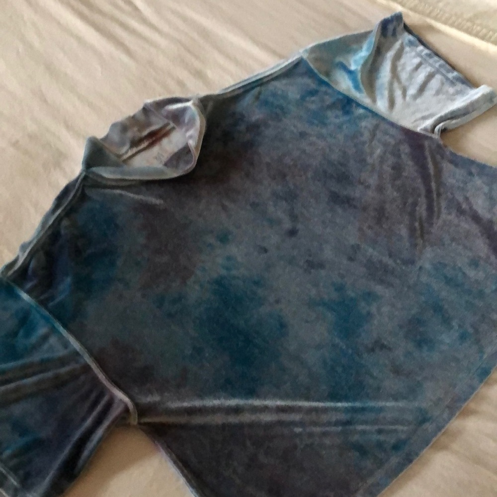 Free people✨Velvet tie dye cropped mock neck